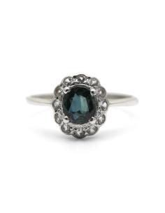 Bague contemporaine en argent 925 sertie d'un saphir et de zirconiums
