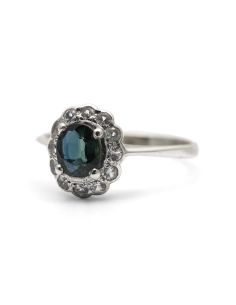 Bague contemporaine en argent 925 sertie d'un saphir et de zirconiums