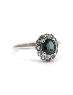Bague contemporaine en argent 925 sertie d'un saphir et de zirconiums