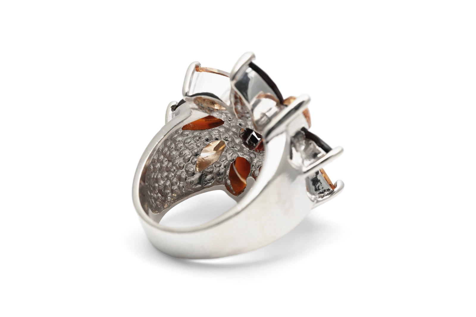 Bague contemporaine en argent 925 sertie de zirconiums