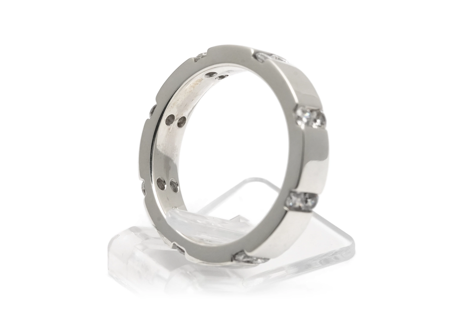 Bague contemporaine en argent 925 sertie de zirconiums