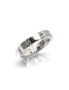 Bague contemporaine en argent 925 sertie de zirconiums