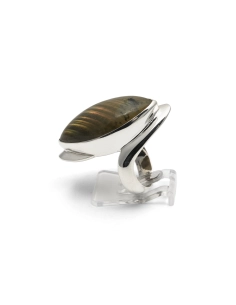 Bague contemporaine en argent 925 sertie d'une labradorite
