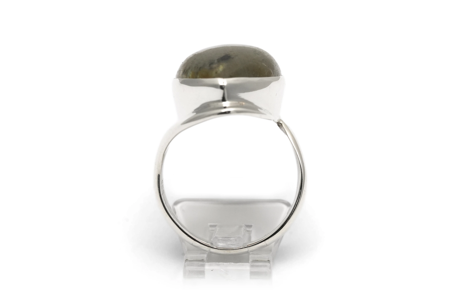 Bague contemporaine en argent 925 sertie d'une labradorite