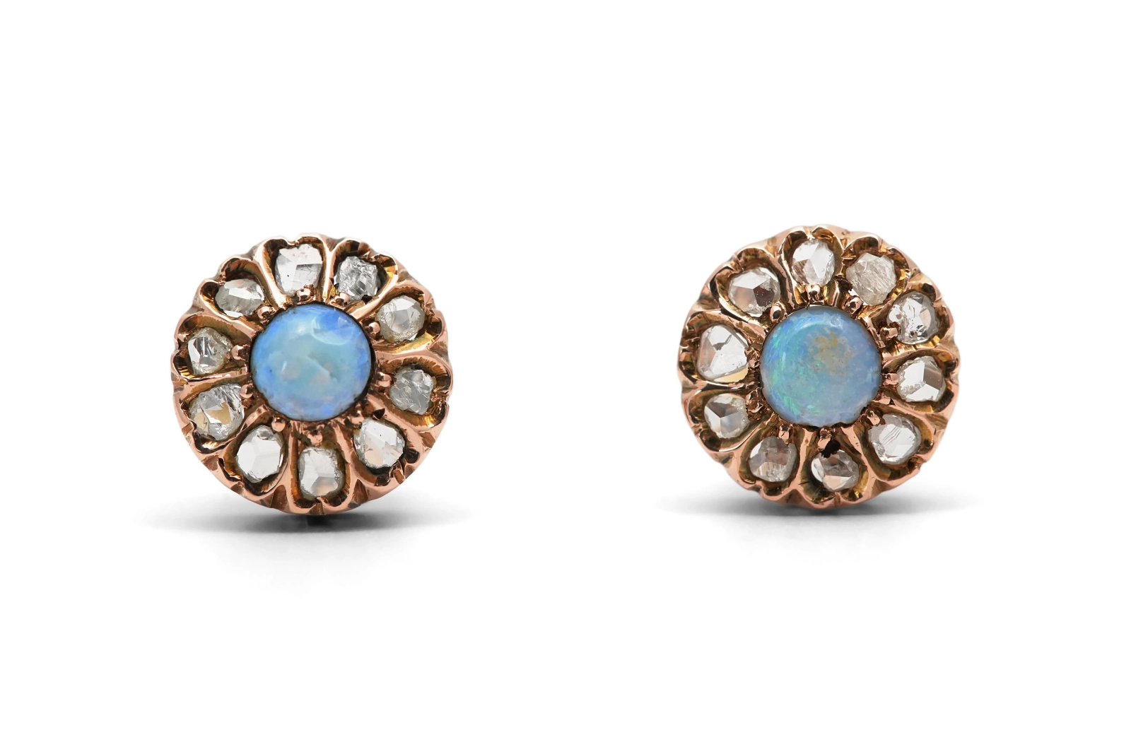 Boucles d'oreilles Art Nouveau en or jaune 18 carats serties d'opales et de diamants taille "rose"