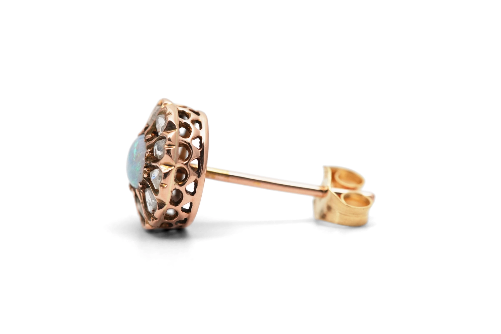 Boucles d'oreilles Art Nouveau en or jaune 18 carats serties d'opales et de diamants taille "rose"