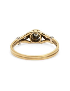 Bague Art Déco en or jaune 18 carats et argent serti d'un diamant taille "brillant" (+-0.10 ct) et de diamants taille "rose"