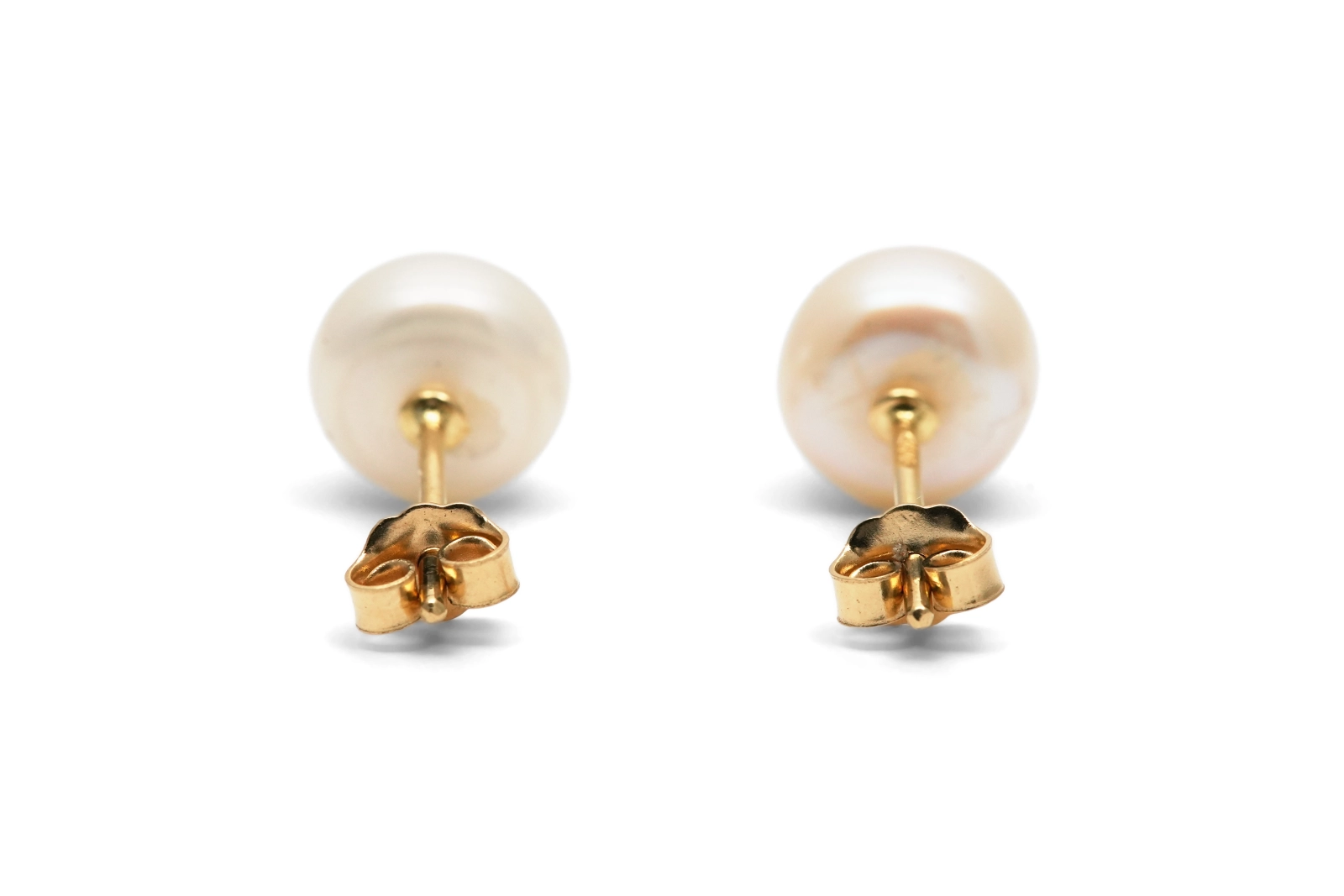Boucles d'oreilles contemporaines en or jaune 18 carats serties de perles