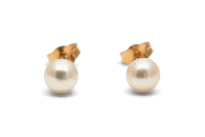 Boucles d'oreilles contemporaines en or jaune 18 carats serties de perles