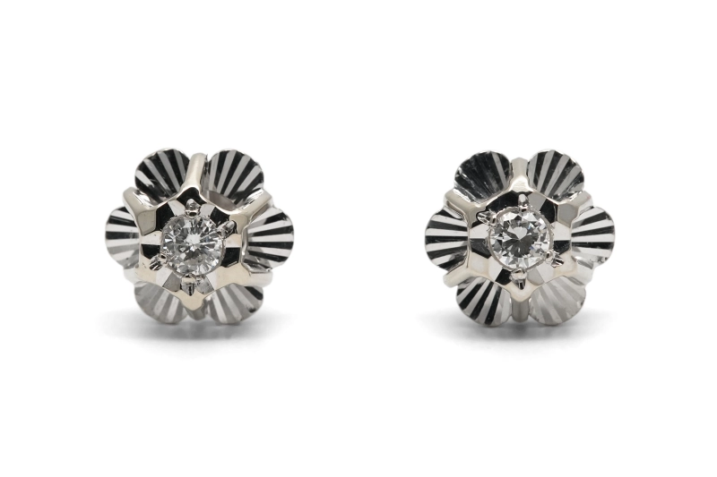 Boucles d'oreilles Art Déco en or blanc 18 carats serties de diamants taille "brillant" (+-0.14ct)