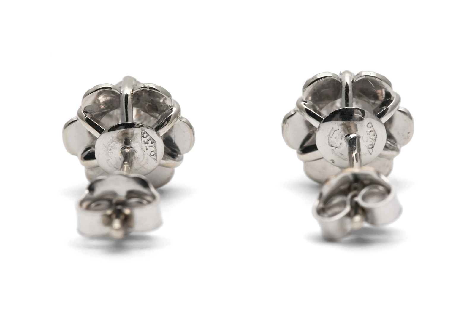 Boucles d'oreilles Art Déco en or blanc 18 carats serties de diamants taille "brillant" (+-0.14ct)