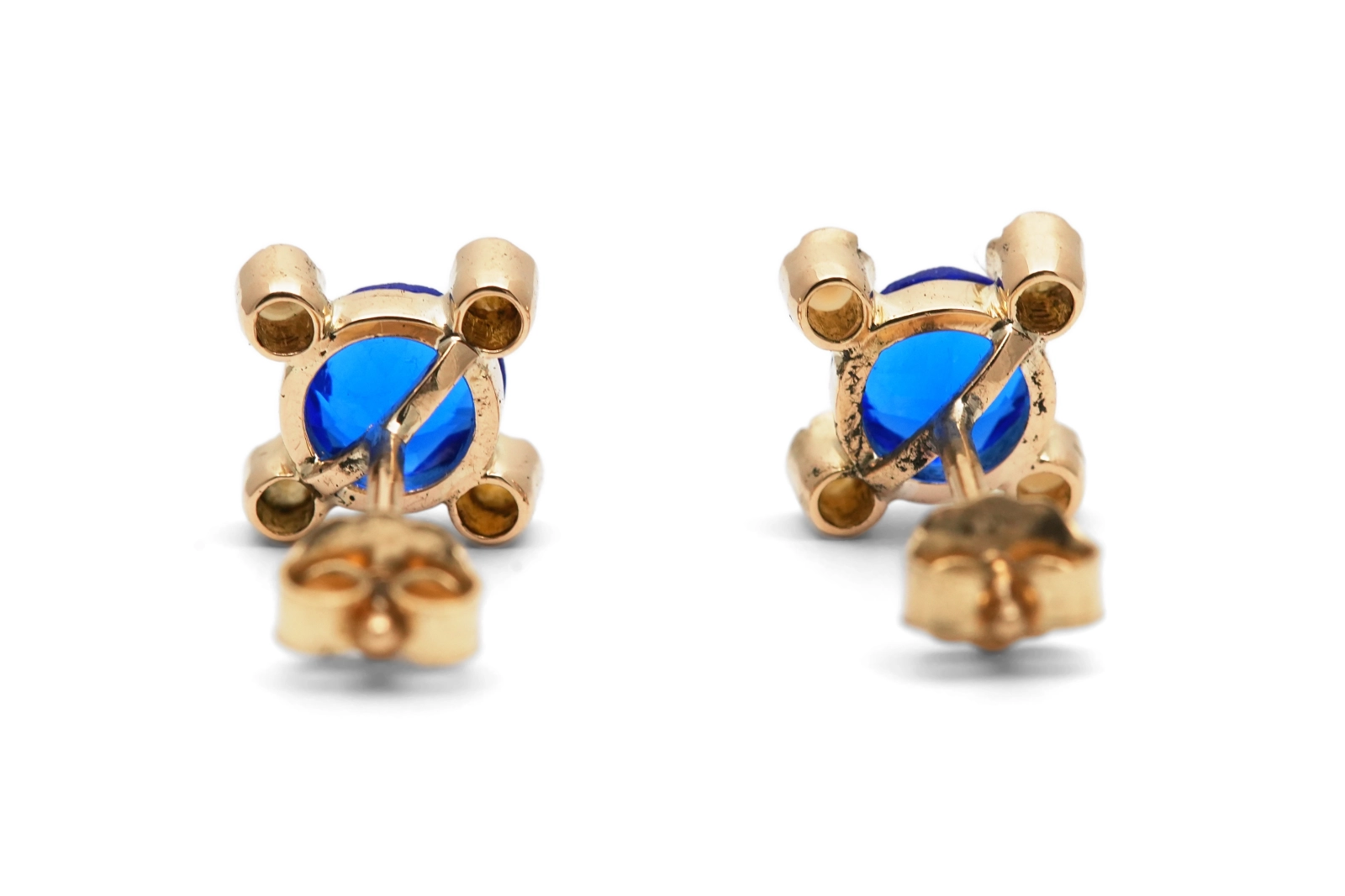 Boucles d'oreilles Art Déco en or jaune 18 carats serties de saphirs de synthèse et de perles