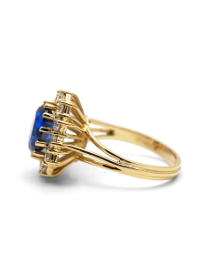 Bague contemporaine en or jaune 18 carats sertie d'un saphir de synthèse et de zirconiums