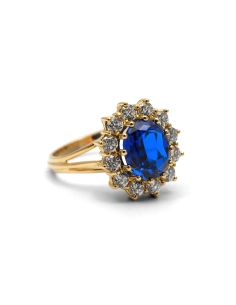 Bague contemporaine en or jaune 18 carats sertie d'un saphir de synthèse et de zirconiums