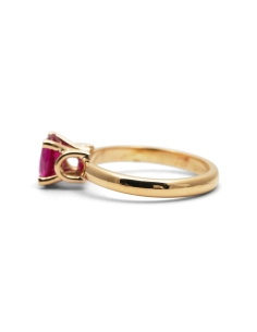 Bague Années 70 en or jaune 18 carats sertie d'un rubis de synthèse