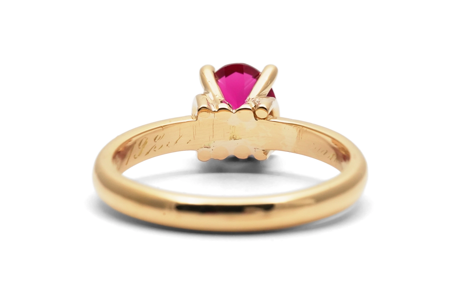 Bague Années 70 en or jaune 18 carats sertie d'un rubis de synthèse
