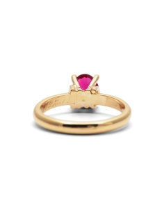 Bague Années 70 en or jaune 18 carats sertie d'un rubis de synthèse