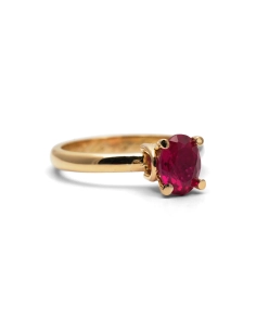 Bague Années 70 en or jaune 18 carats sertie d'un rubis de synthèse