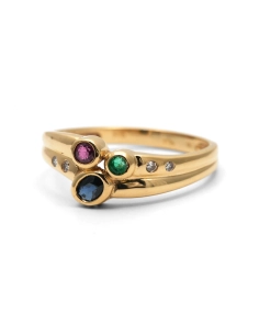 Bague contemporaine en or jaune 18 ct sertie d'une émeraude, un rubis, un saphir et un diamant taille "brillant" (+-0.024ct)