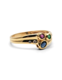 Bague contemporaine en or jaune 18 ct sertie d'une émeraude, un rubis, un saphir et un diamant taille "brillant" (+-0.024ct)