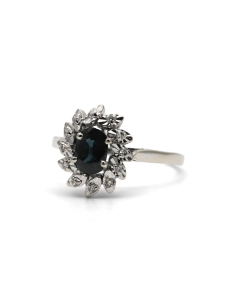 Bague Années 70 en or blanc 18 carats sertie d'un saphir et de diamant taille "8/8"
