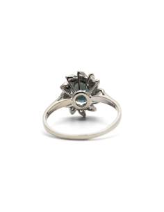 Bague Années 70 en or blanc 18 carats sertie d'un saphir et de diamant taille "8/8"
