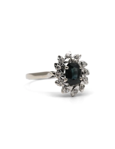 Bague Années 70 en or blanc 18 carats sertie d'un saphir et de diamant taille "8/8"