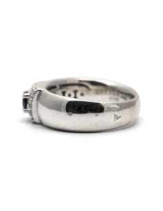 Bague contemporaine en argent 925 sertie d'un saphir et de zirconiums