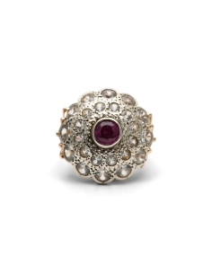Bague Années 50 en or jaune 18 carats et argent sertie d'un rubis de synthèse et de saphirs de synthèse