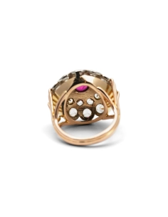 Bague Années 50 en or jaune 18 carats et argent sertie d'un rubis de synthèse et de saphirs de synthèse