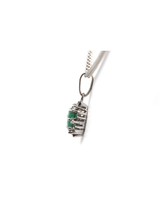 Pendentif années 70 en or blanc 18 carats serti d'une émeraude et de diamants taille "8/8"