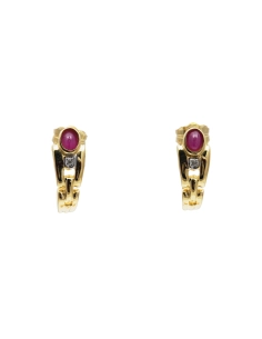 Boucles d'oreilles contemporaines en or jaune 18 carats serties de rubis et de diamants taille "brillant" (+-0.10 ct)