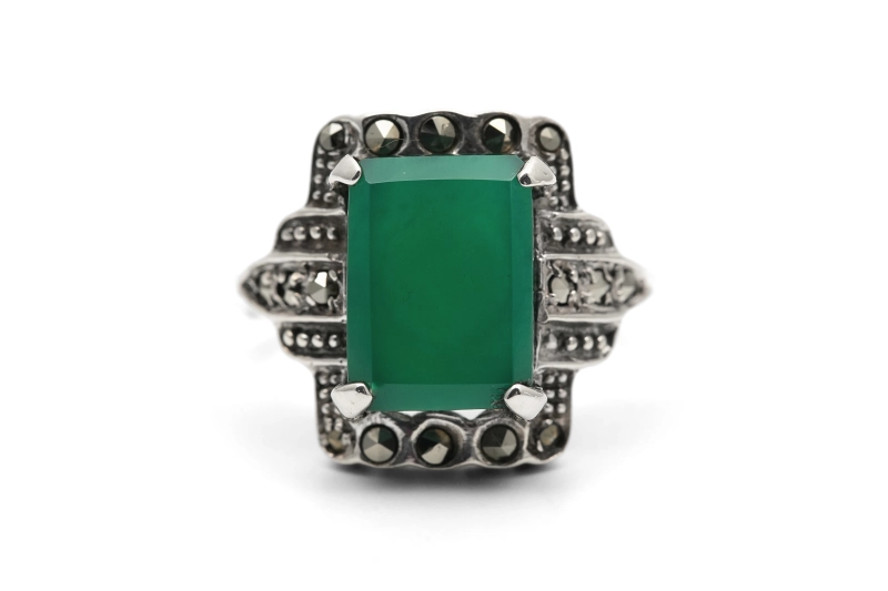 Bague contemporaine en argent 925 sertie d'une chrysocolle et de marcassites