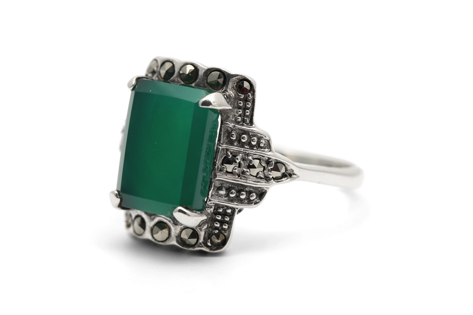 Bague contemporaine en argent 925 sertie d'une chrysocolle et de marcassites