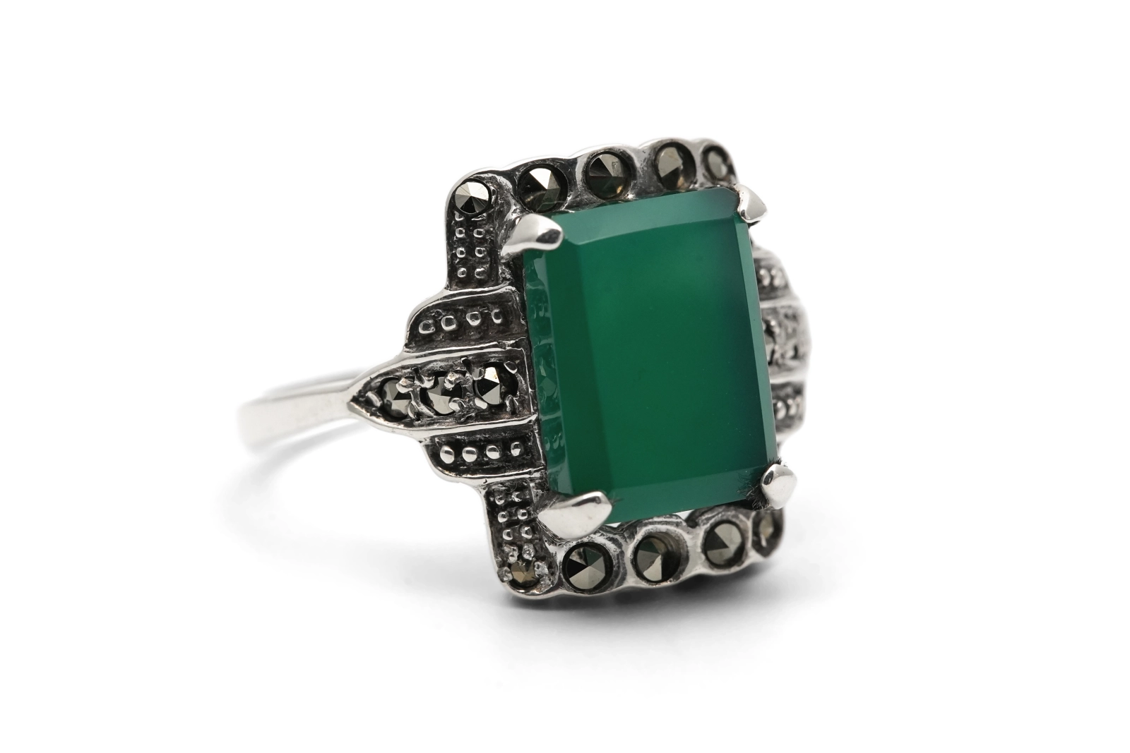 Bague contemporaine en argent 925 sertie d'une chrysocolle et de marcassites
