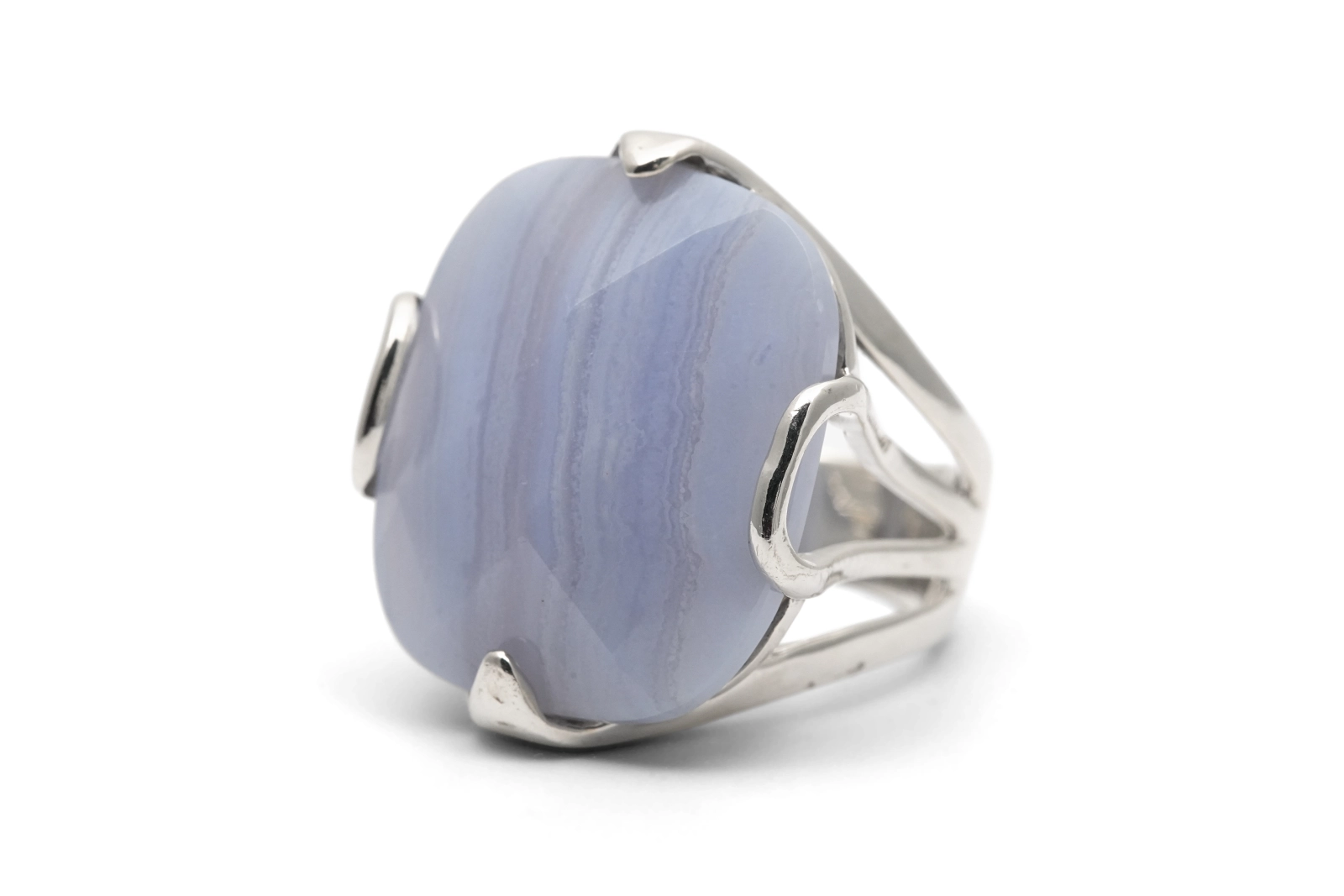 Bague contemporaine en argent sertie d'une agate