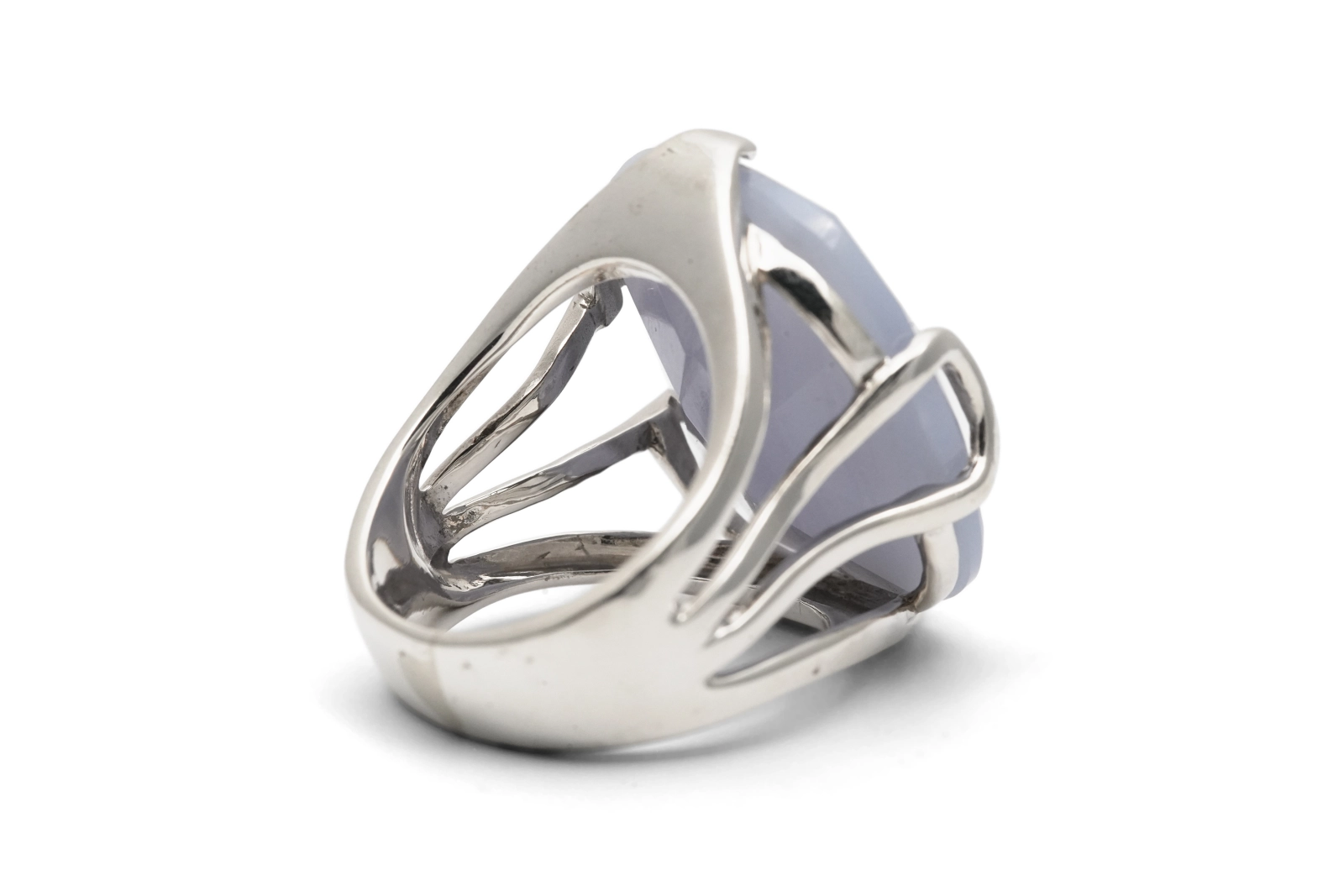 Bague contemporaine en argent sertie d'une agate