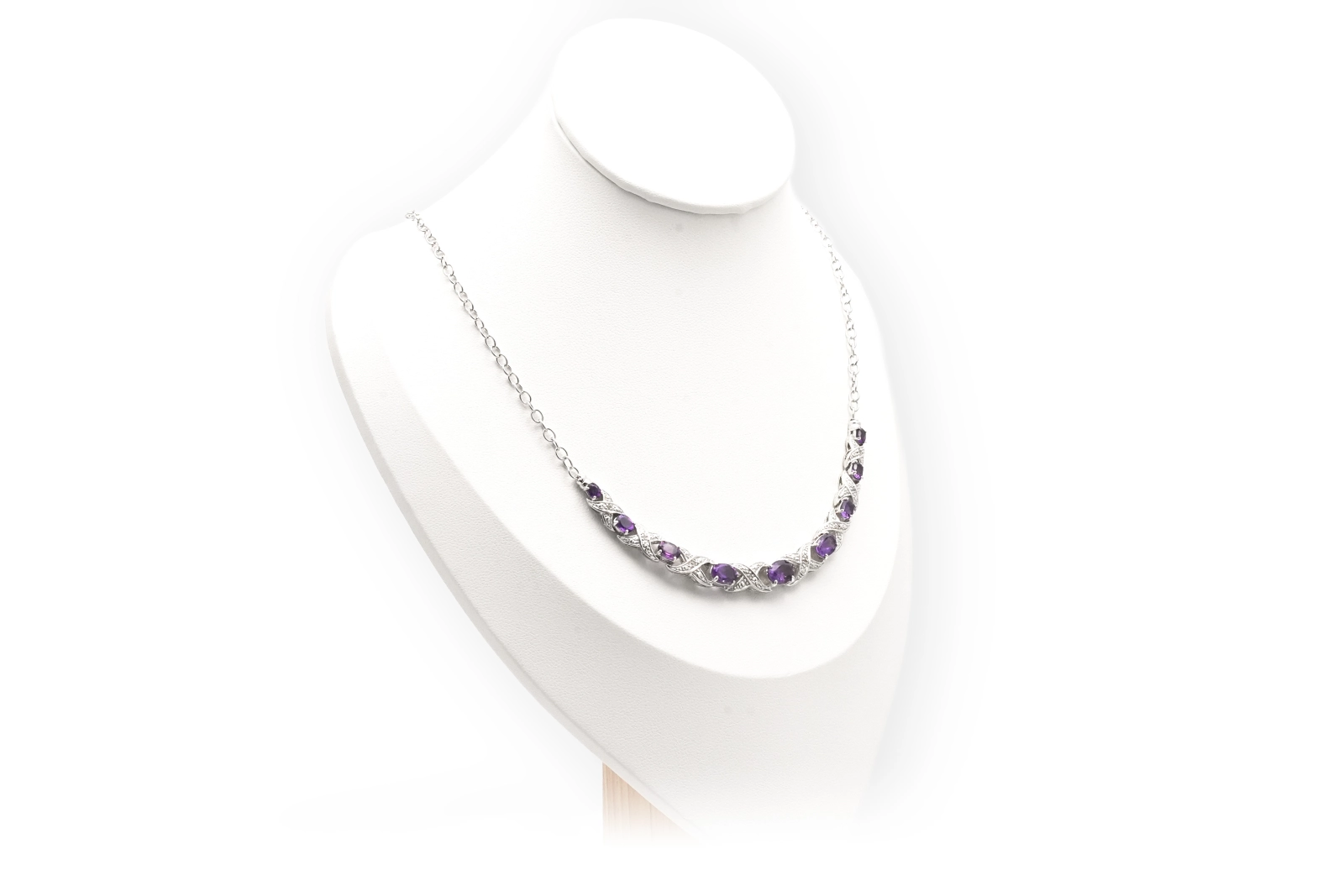 Collier contemporain en argent 925 serti d'améthystes et de zirconiums
