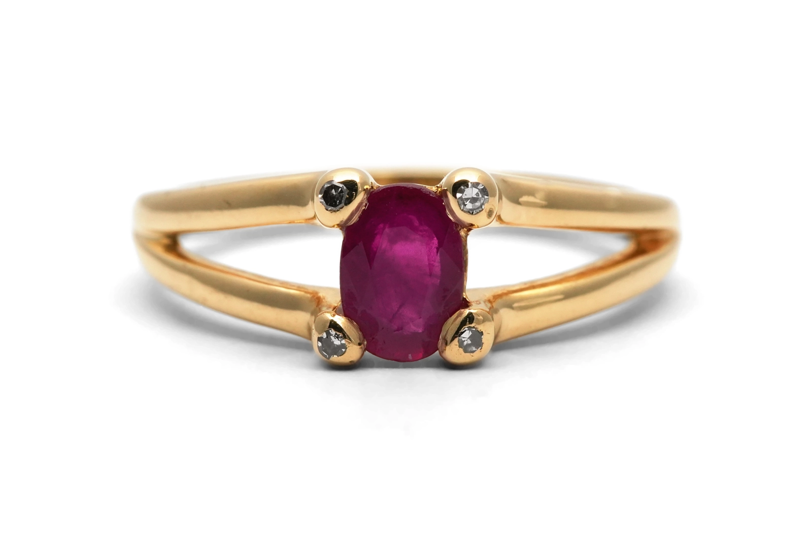 Bague contemporaine en or jaune 18 carats sertie d'un rubis et de diamants taille "8/8"