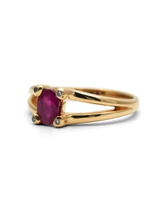 Bague contemporaine en or jaune 18 carats sertie d'un rubis et de diamants taille "8/8"