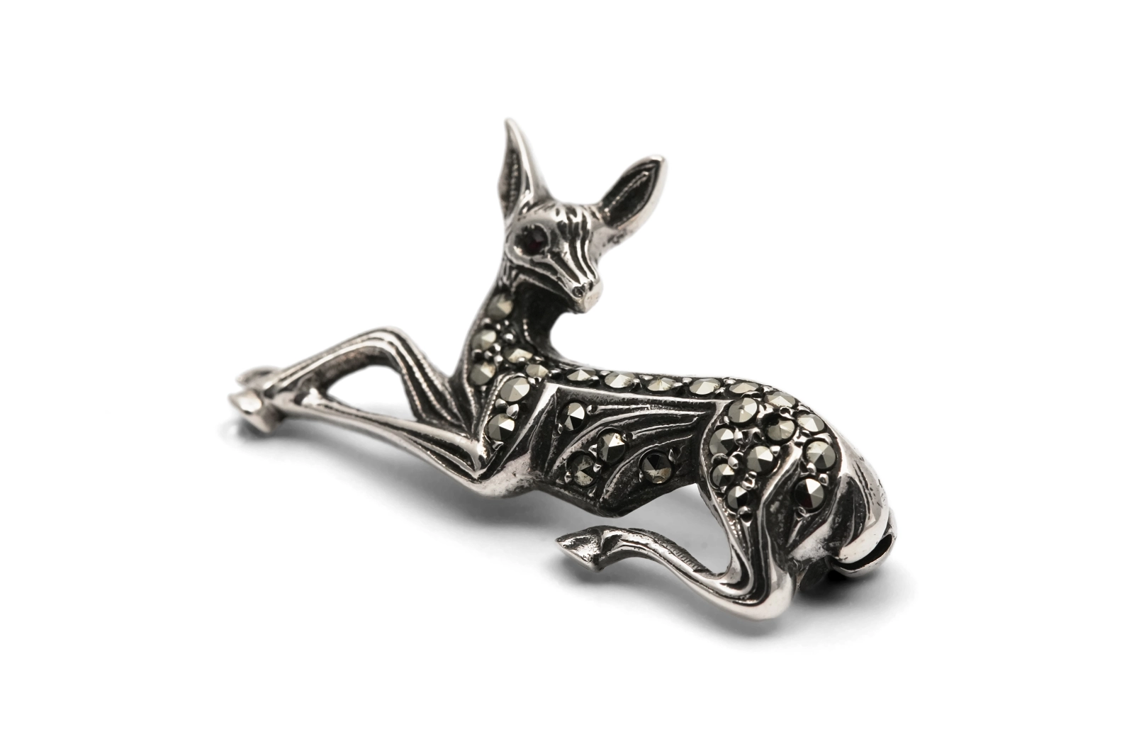 Broche "Faon" Art Déco en argent 835 sertie de marcassites