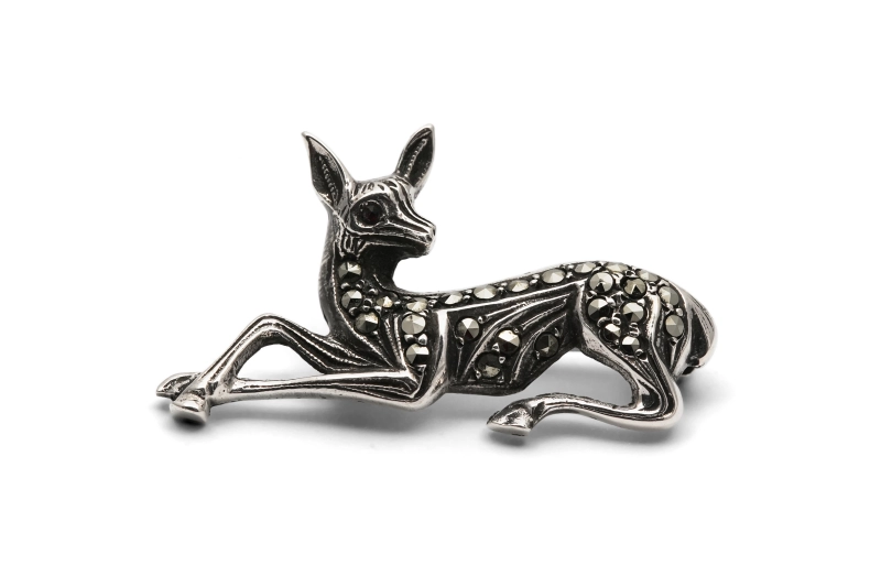 Broche "Faon" Art Déco en argent 835 sertie de marcassites