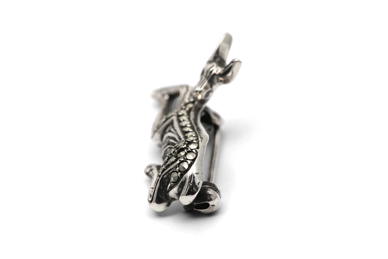 Broche "Faon" Art Déco en argent 835 sertie de marcassites