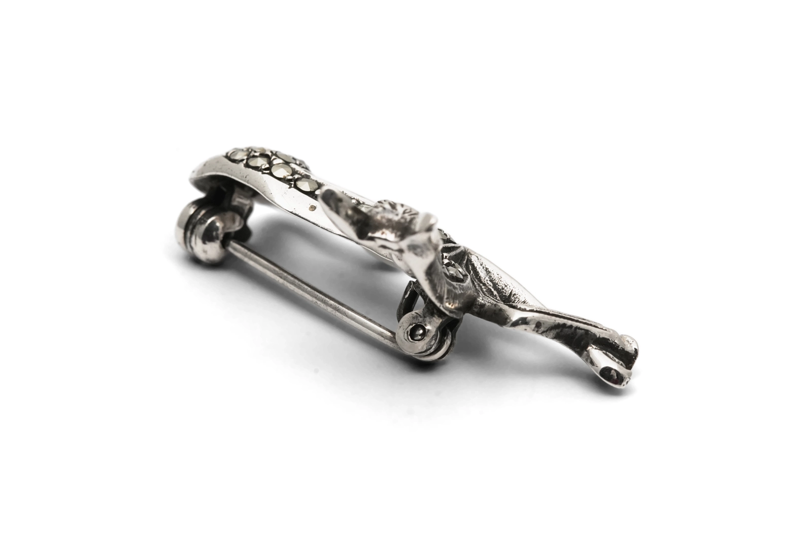 Broche "Faon" Art Déco en argent 835 sertie de marcassites