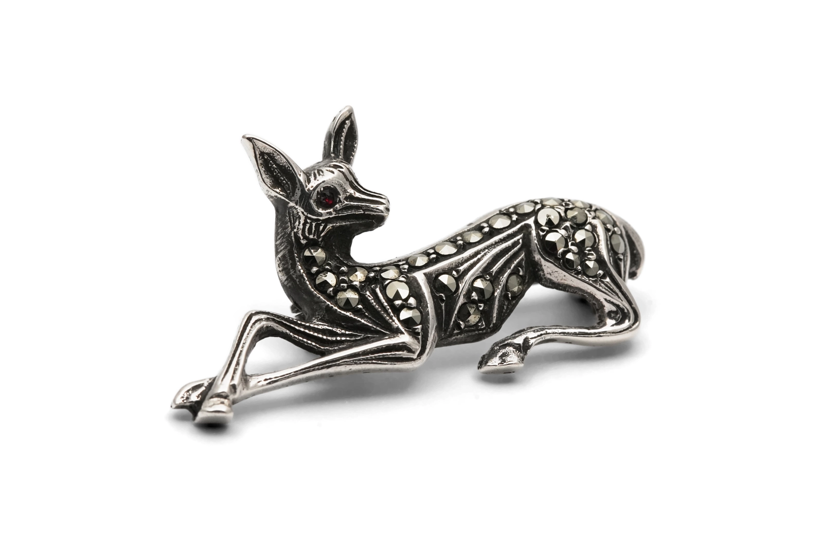 Broche "Faon" Art Déco en argent 835 sertie de marcassites