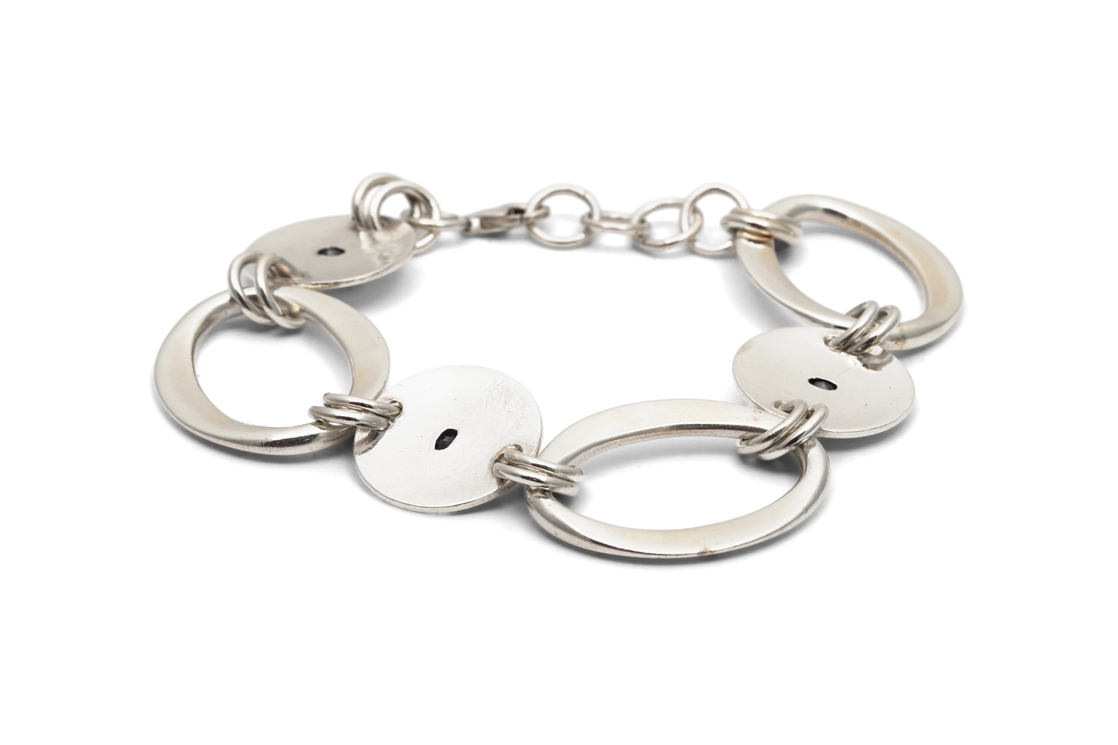 Bracelet contemporain en argent 925 serti d'améthystes