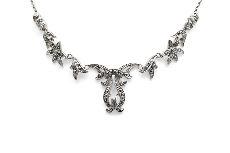 Collier Art Déco en argent 800 serti de marcassites