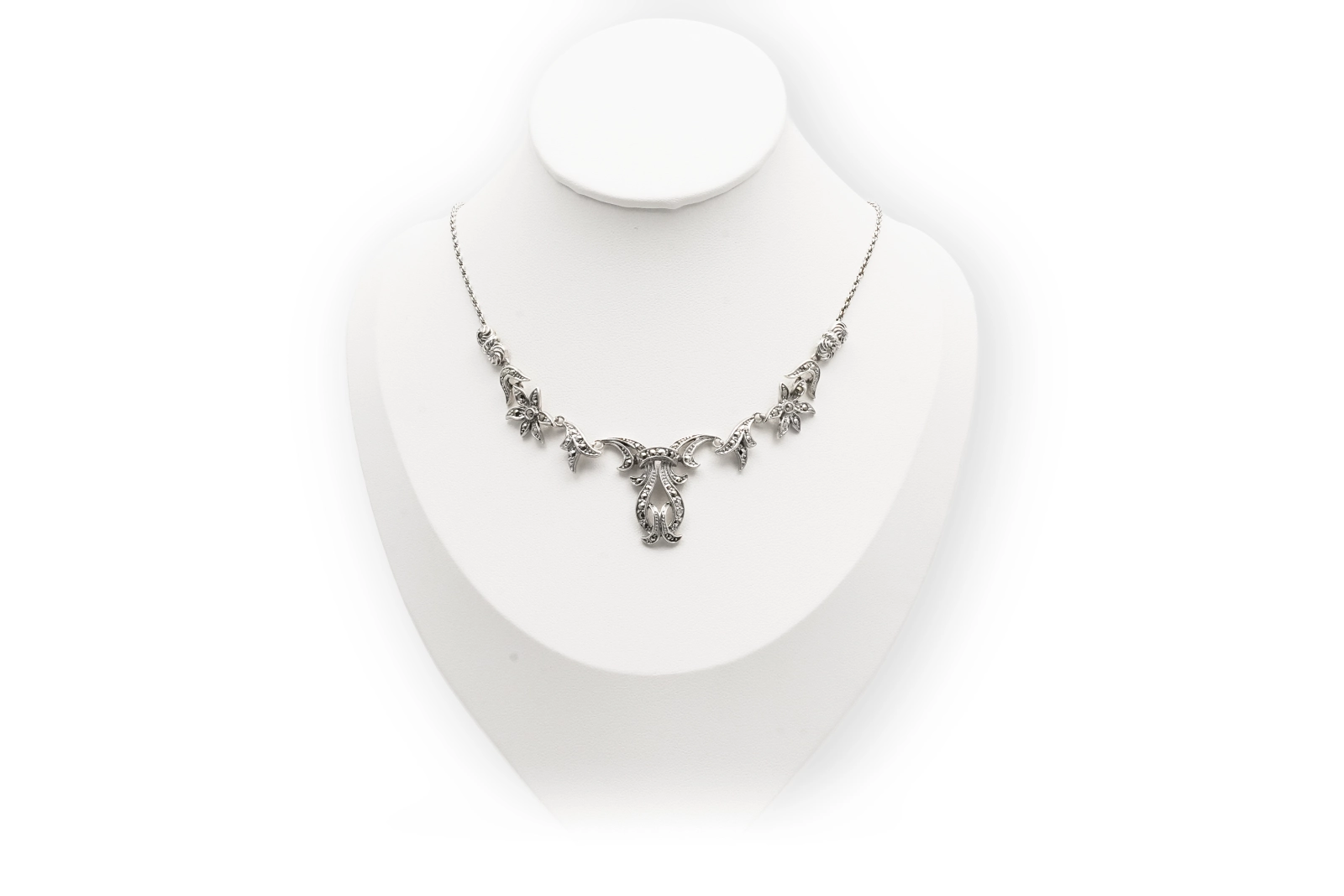 Collier Art Déco en argent 800 serti de marcassites