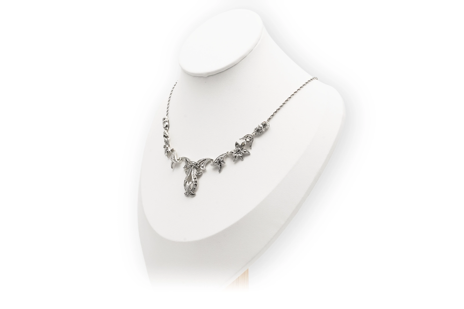 Collier Art Déco en argent 800 serti de marcassites