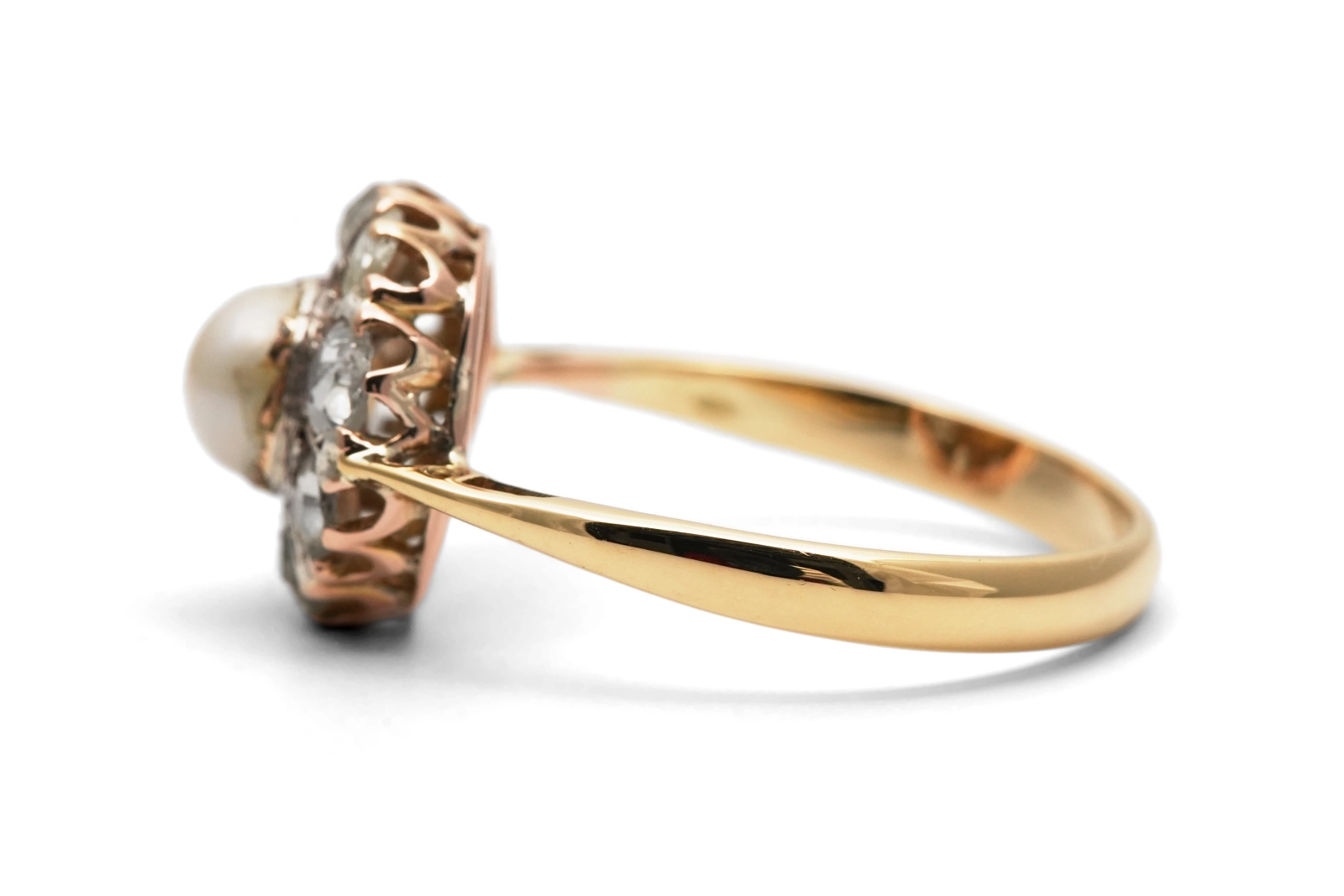 Bague Art Déco en or jaune 18 carats sertie d'une perle et de diamants taille "rose"